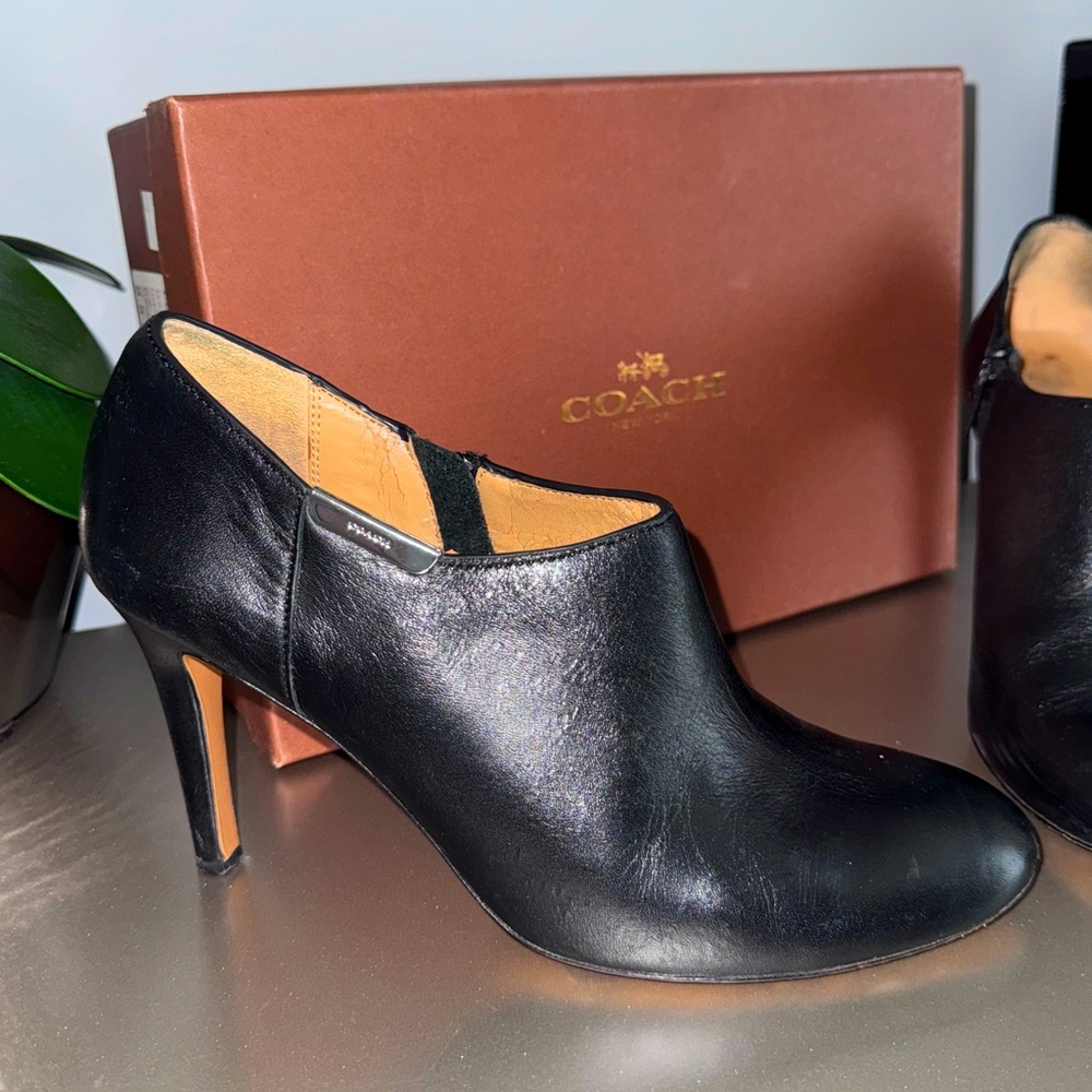 COACH SENECA GLAZED LEATHER BOOTIES